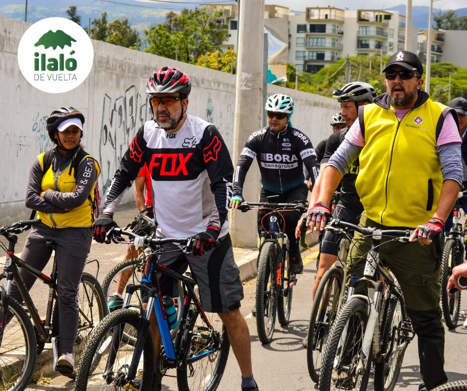 Durante el primer ciclopaseo ‘Ilaló de Vuelta’ nos acompañó Pabel Muñoz, alcalde de Quito, y recibió las firmas de organizaciones e iniciativas ciudadanas para proteger el Ilaló
