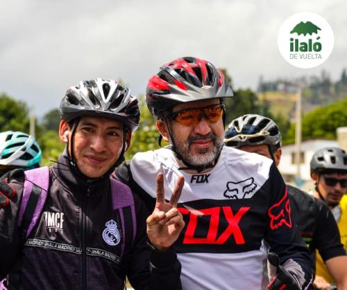Pabel Muñoz, alcalde de Quito se unió a este primer ciclopaseo y receptó las firmas de acciones institucionales y ciudadanas para la protección del Ilaló